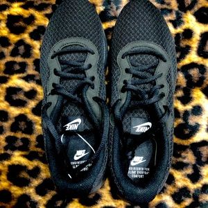 Ladies Black on Black Nike Tanjun